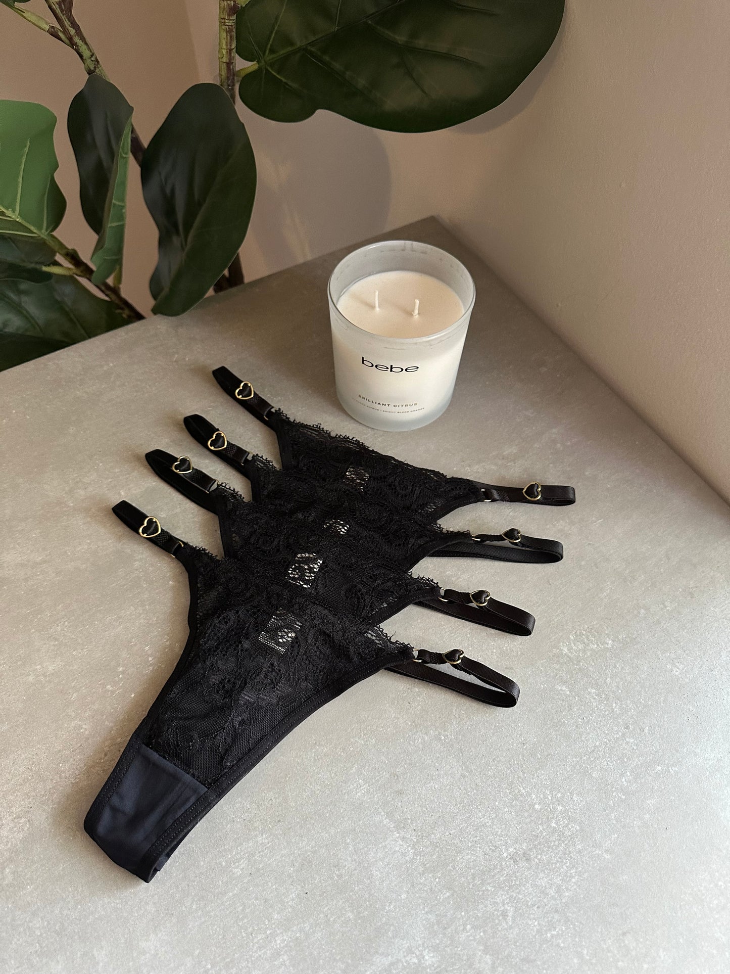 SECOND SKIN LACE THONG – BLACK