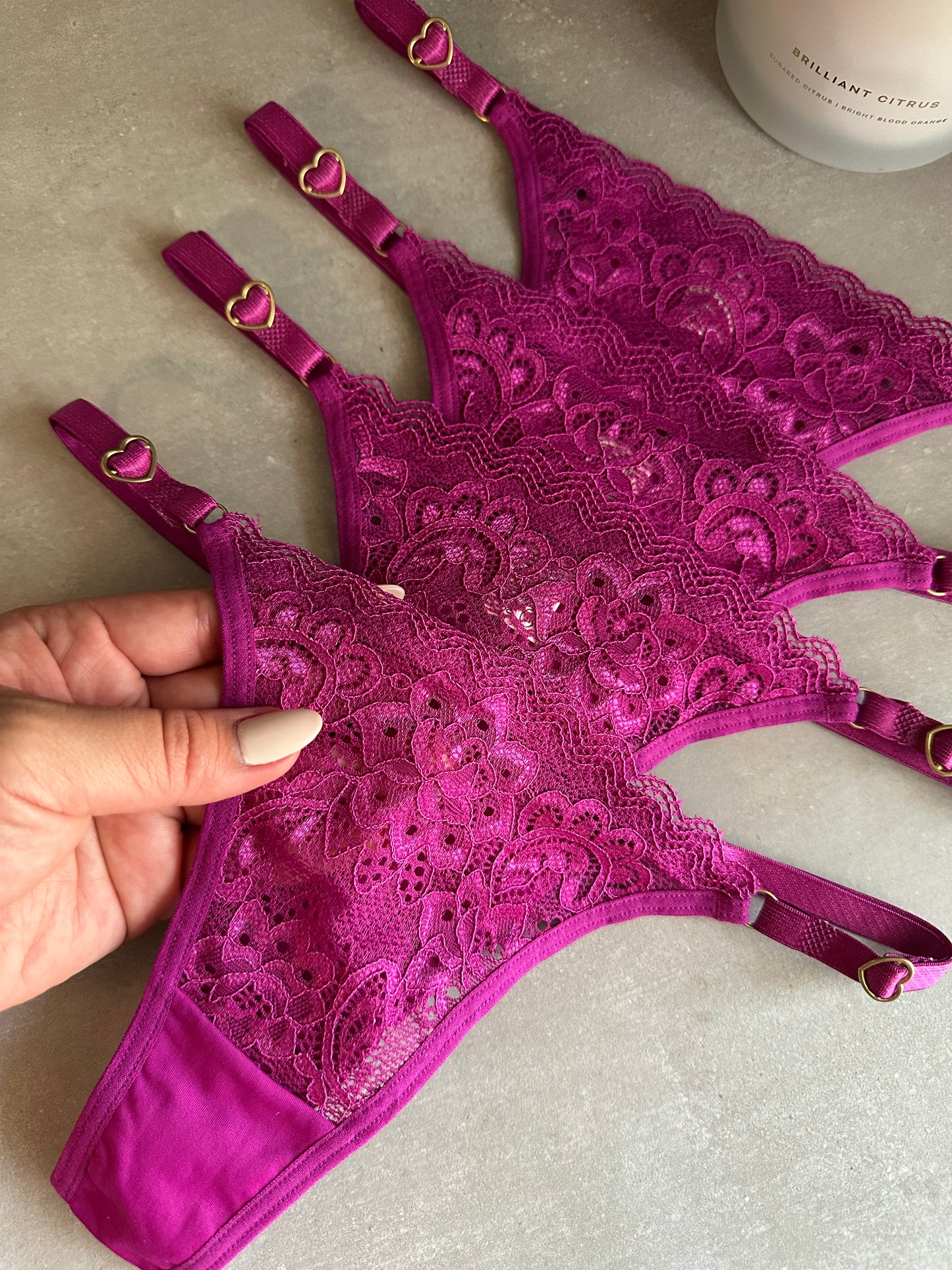 SECOND SKIN LACE THONG – FUCHSIA